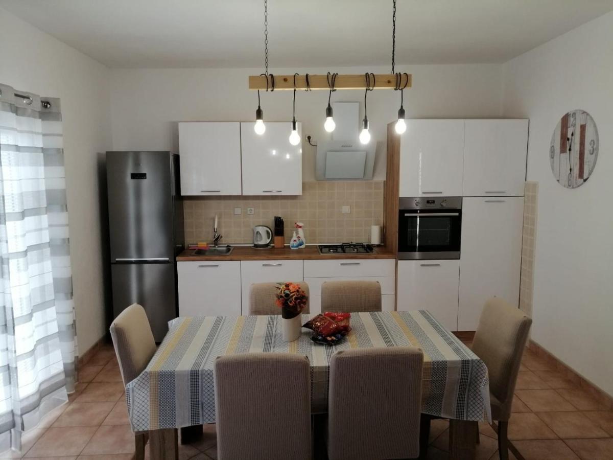 Deny Apartment Zaboric Luaran gambar