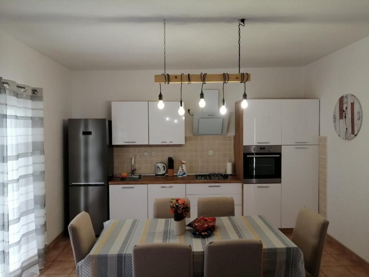 Deny Apartment Zaboric Luaran gambar